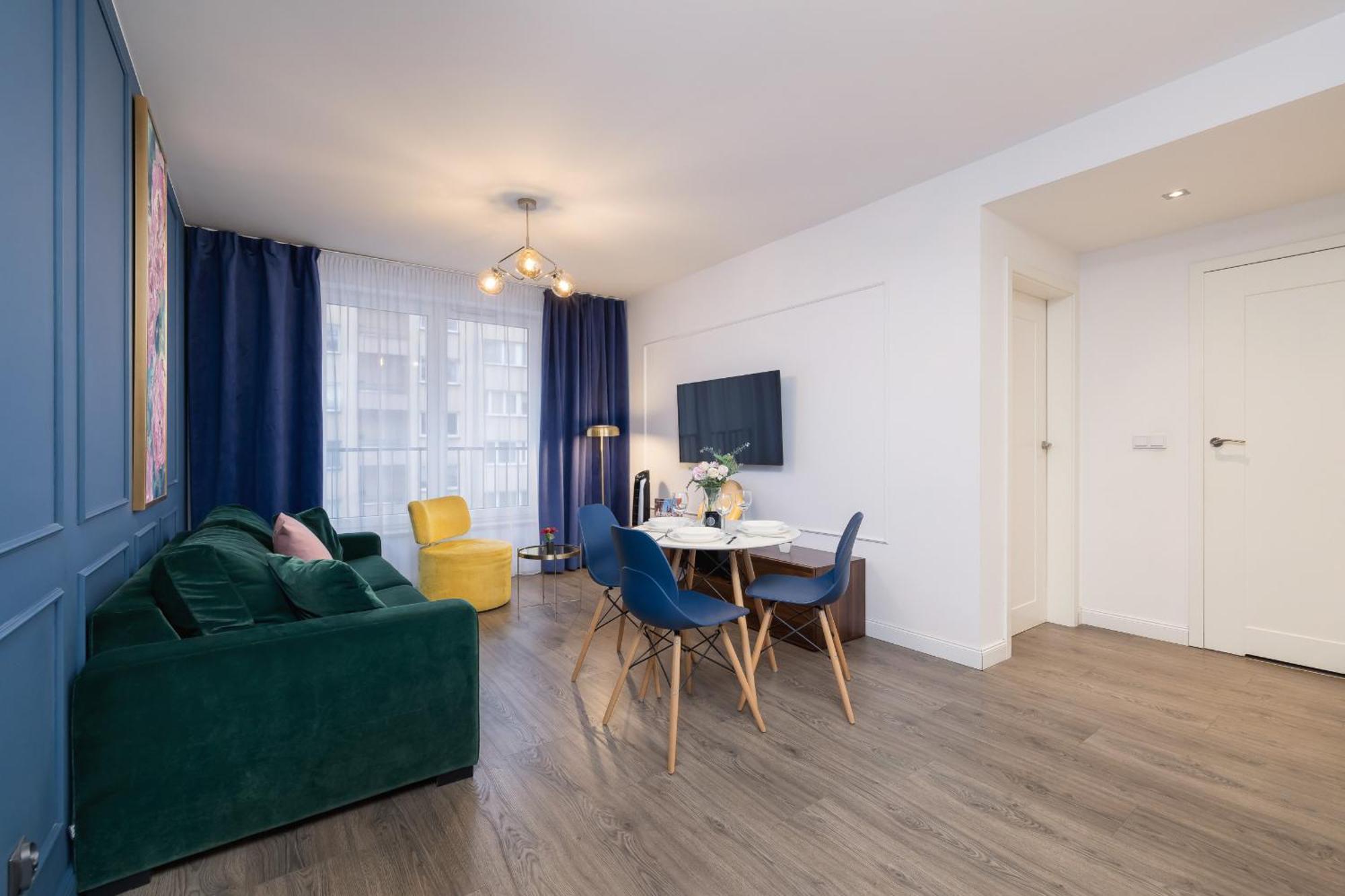 Blue And Green Apartment With Bright Pink Bedroom In Krakow By Noclegi Renters Экстерьер фото